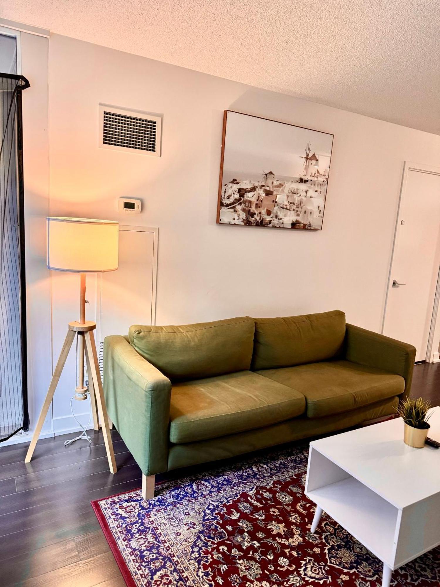 Lush Condo By Cntower - Free Parking Toronto Exterior foto